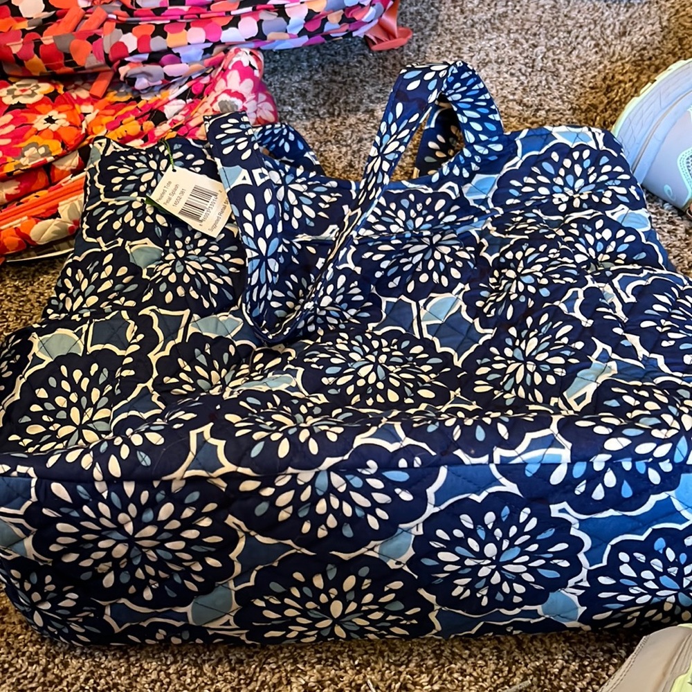 This a tote bag/diaper bag.  Brand new with tags